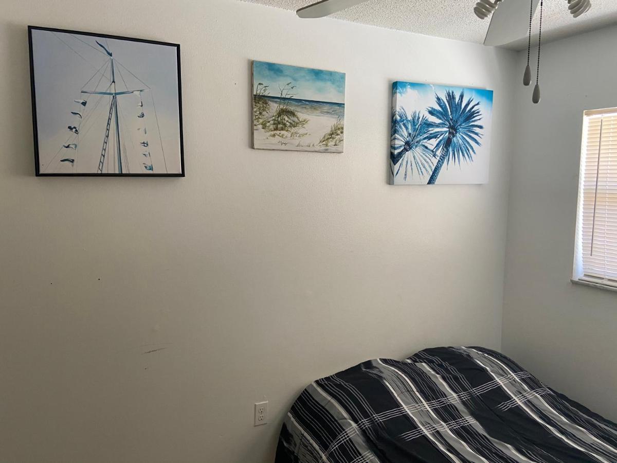 Private Room In A 2 Bedroom 1 Bathroom Shared With Host, On The Beach, Surrounded By Resorts, Only 2 People Max St. Pete Beach Kültér fotó